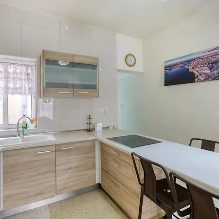 Апартаменты Seaside In Prime Location Слима