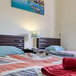 아파트 Seaside In Prime Location