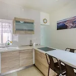 아파트 Seaside In Prime Location 슬리에마